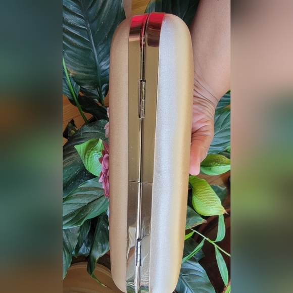 Floral Kisslock Embellished Golden Apricot Clutch/ Crossbody. NWOT. - Picture 3 of 9